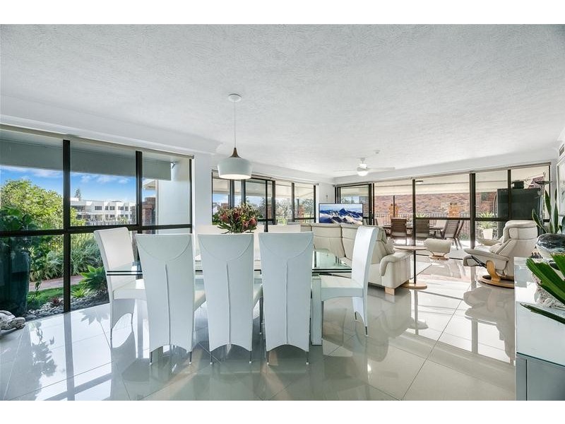 ‘KINGS ROW CTR’ 20 Commodore Drive, Paradise Waters QLD 4217