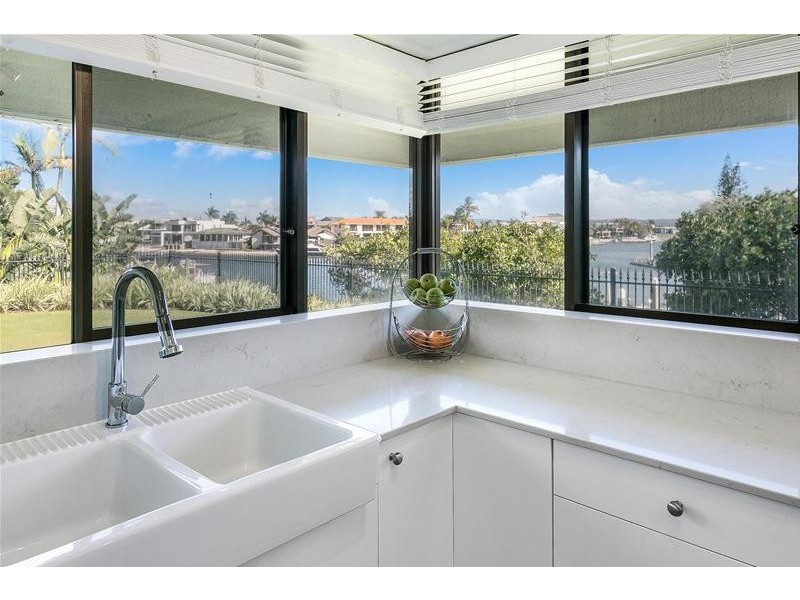 ‘KINGS ROW CTR’ 20 Commodore Drive, Paradise Waters QLD 4217