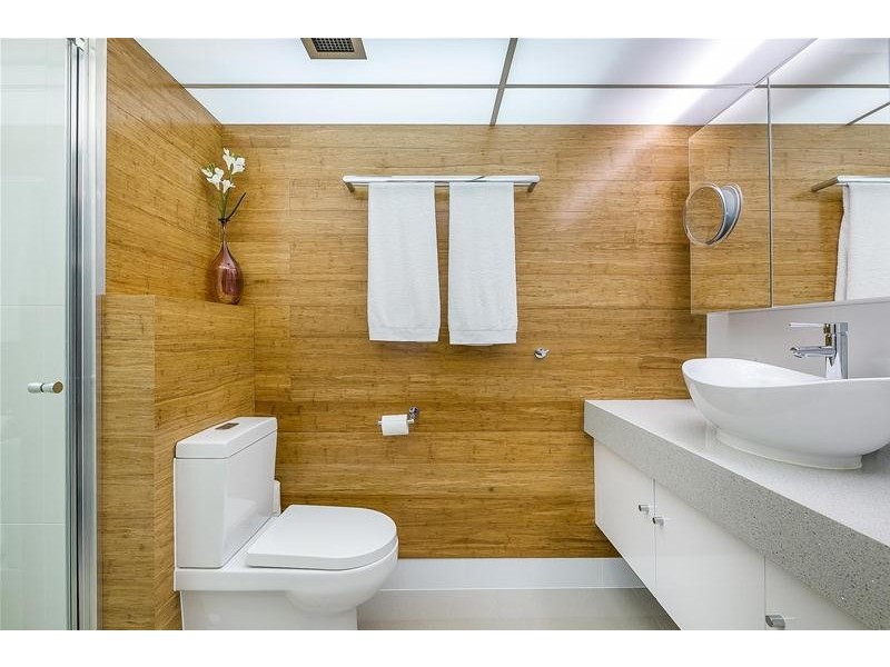 ‘KINGS ROW CTR’ 20 Commodore Drive, Paradise Waters QLD 4217