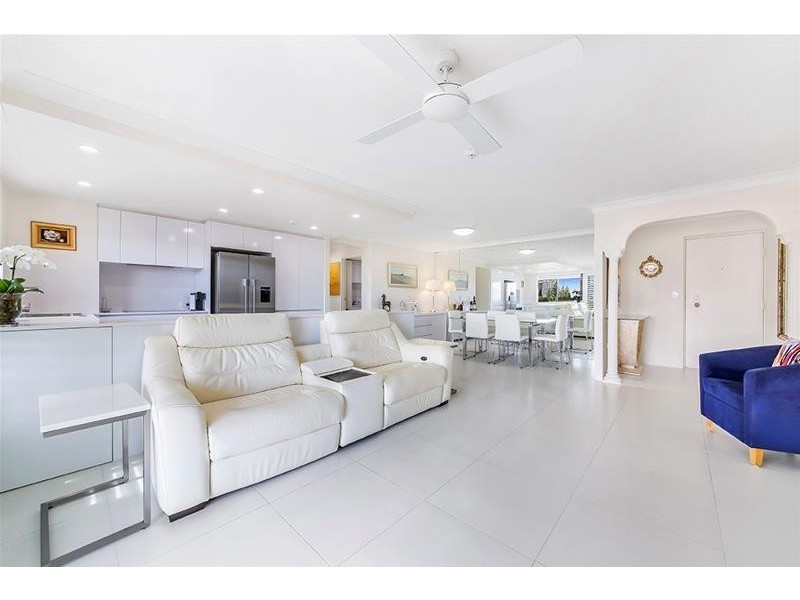 ‘KINGS ROW CTR’ 20 Commodore Drive, Paradise Waters QLD 4217