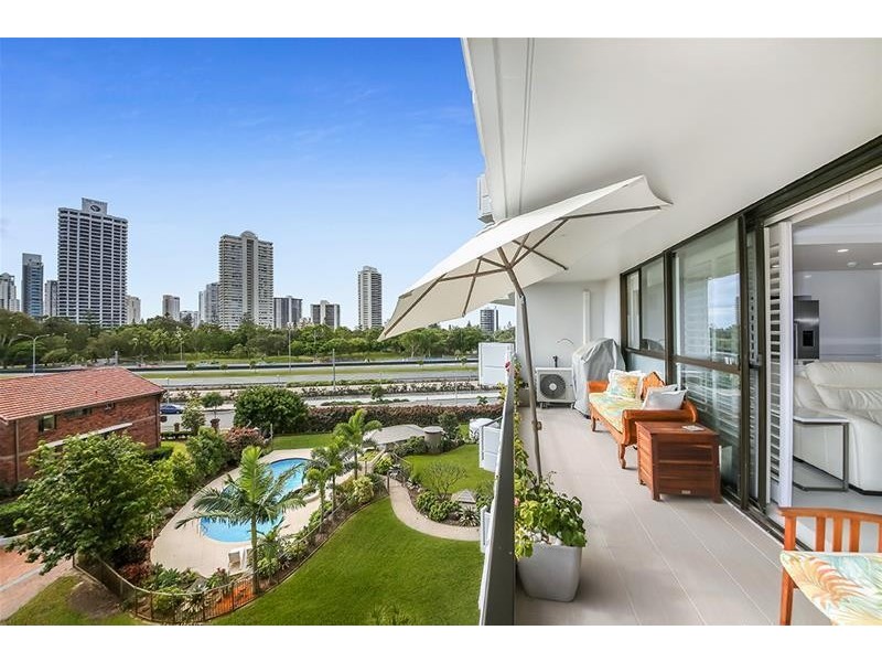 ‘KINGS ROW CTR’ 20 Commodore Drive, Paradise Waters QLD 4217