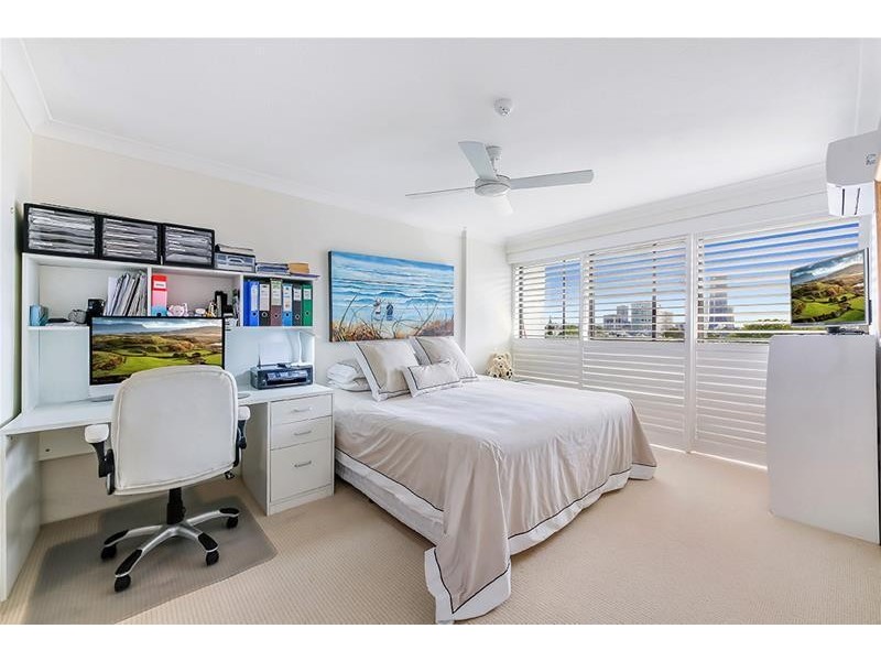 ‘KINGS ROW CTR’ 20 Commodore Drive, Paradise Waters QLD 4217