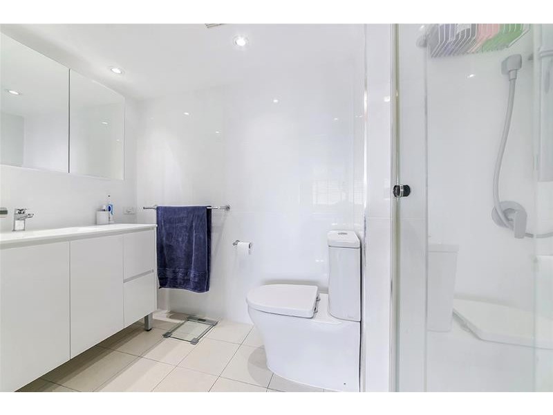 ‘KINGS ROW CTR’ 20 Commodore Drive, Paradise Waters QLD 4217