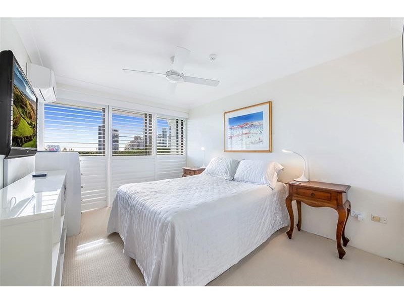 ‘KINGS ROW CTR’ 20 Commodore Drive, Paradise Waters QLD 4217