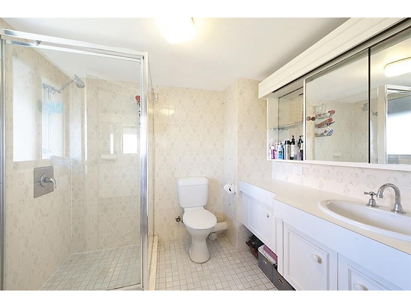 ‘KINGS ROW SOUTH’ 18 Commodore Drive, Paradise Waters QLD 4217