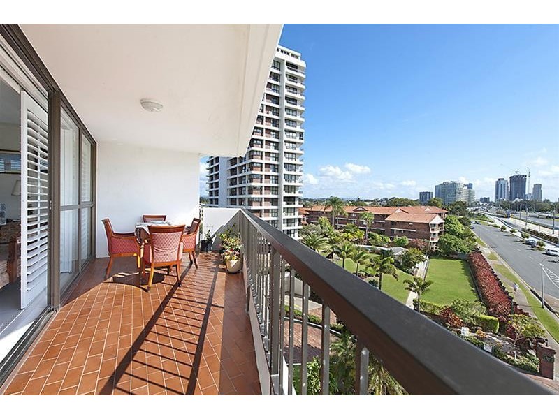 ‘KINGS ROW SOUTH’ 18 Commodore Drive, Paradise Waters QLD 4217