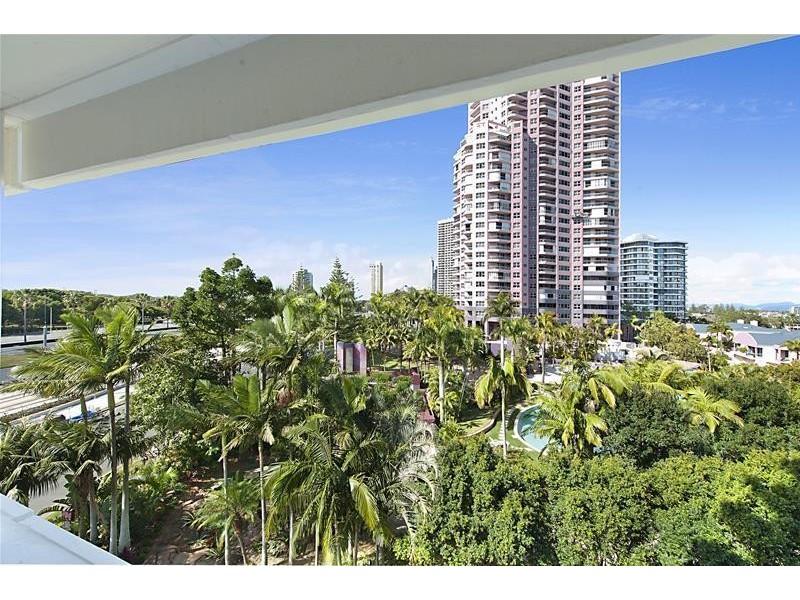 ‘KINGS ROW SOUTH’ 18 Commodore Drive, Paradise Waters QLD 4217