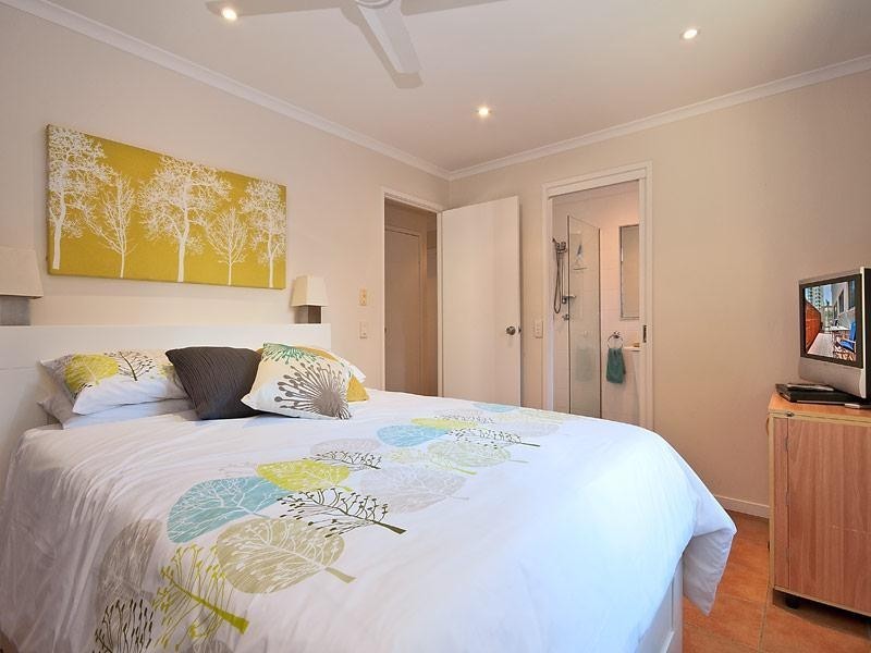 ‘PEAK LODGE’ /10 Peak Avenue, Main Beach QLD 4217