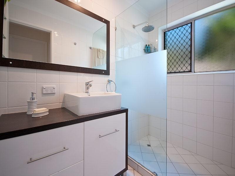 ‘PEAK LODGE’ /10 Peak Avenue, Main Beach QLD 4217