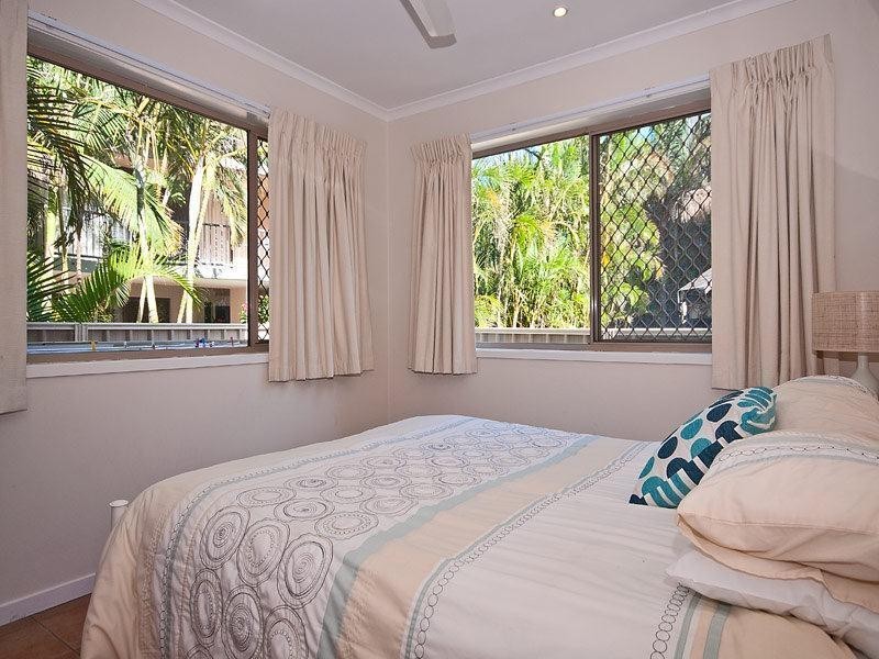 ‘PEAK LODGE’ /10 Peak Avenue, Main Beach QLD 4217