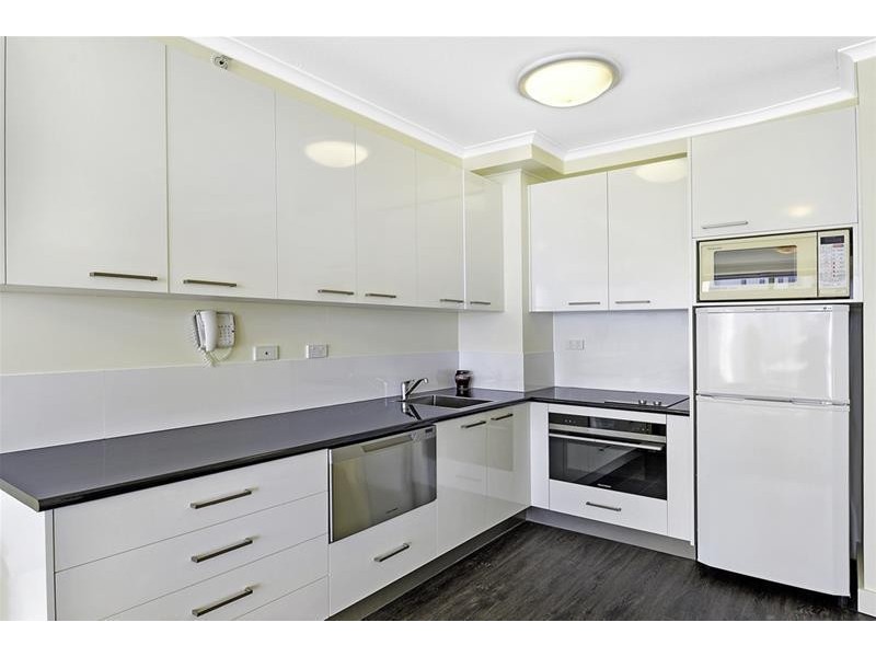 ‘MALDIVES’ 46 Pacific  Street, Main Beach QLD 4217