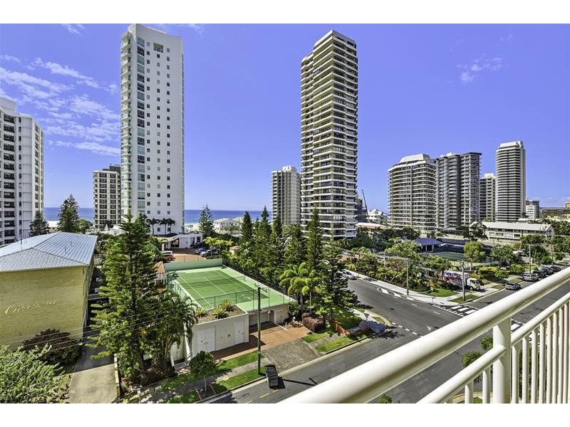 ‘MALDIVES’ 46 Pacific  Street, Main Beach QLD 4217