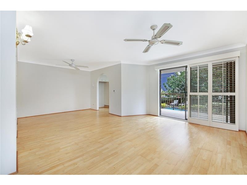 ‘MAINWAY LODGE’ 4  Peak Avenue, Main Beach QLD 4217