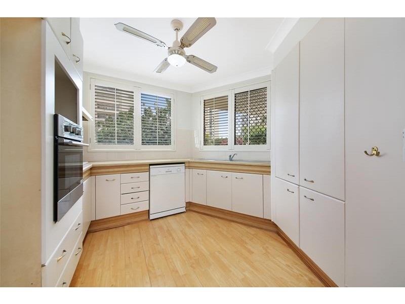 ‘MAINWAY LODGE’ 4  Peak Avenue, Main Beach QLD 4217