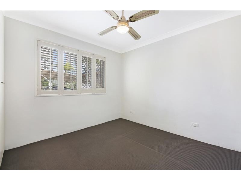 ‘MAINWAY LODGE’ 4  Peak Avenue, Main Beach QLD 4217