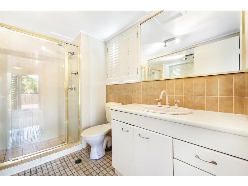 ‘MAINWAY LODGE’ 4  Peak Avenue, Main Beach QLD 4217