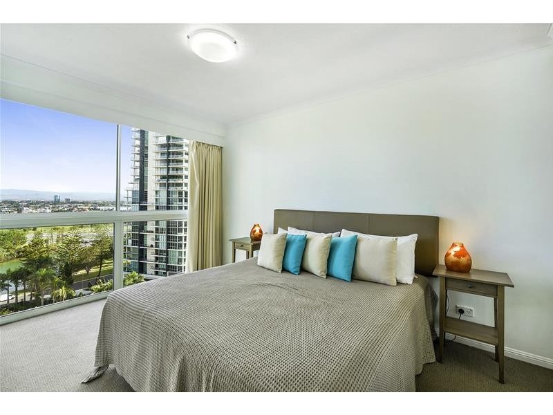 60/’The Crest’ 15 Breaker  Street, Main Beach QLD 4217