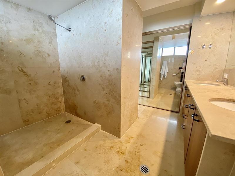 ‘Royal Surfrider’ Main Beach Parade, Main Beach QLD 4217