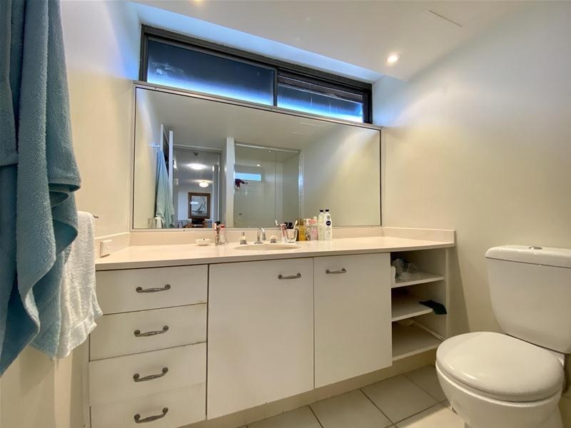 ‘Royal Surfrider’ Main Beach Parade, Main Beach QLD 4217