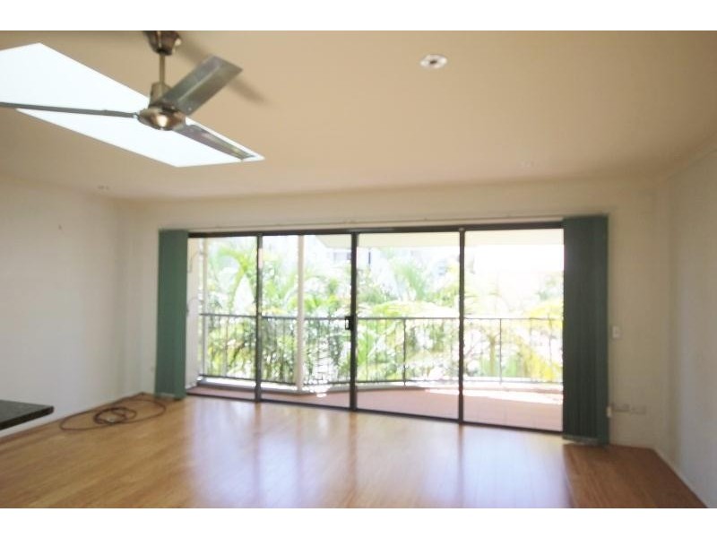 21 Woodroffe Avenue, Main Beach QLD 4217