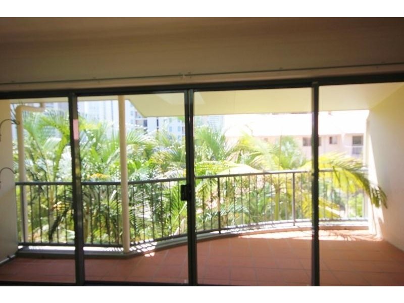 21 Woodroffe Avenue, Main Beach QLD 4217