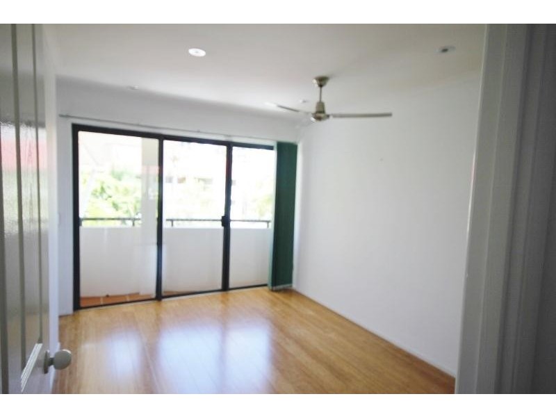 21 Woodroffe Avenue, Main Beach QLD 4217