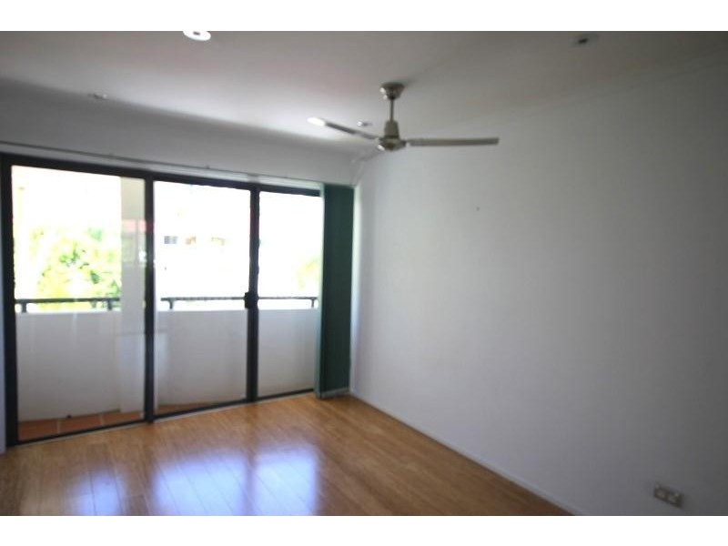 21 Woodroffe Avenue, Main Beach QLD 4217