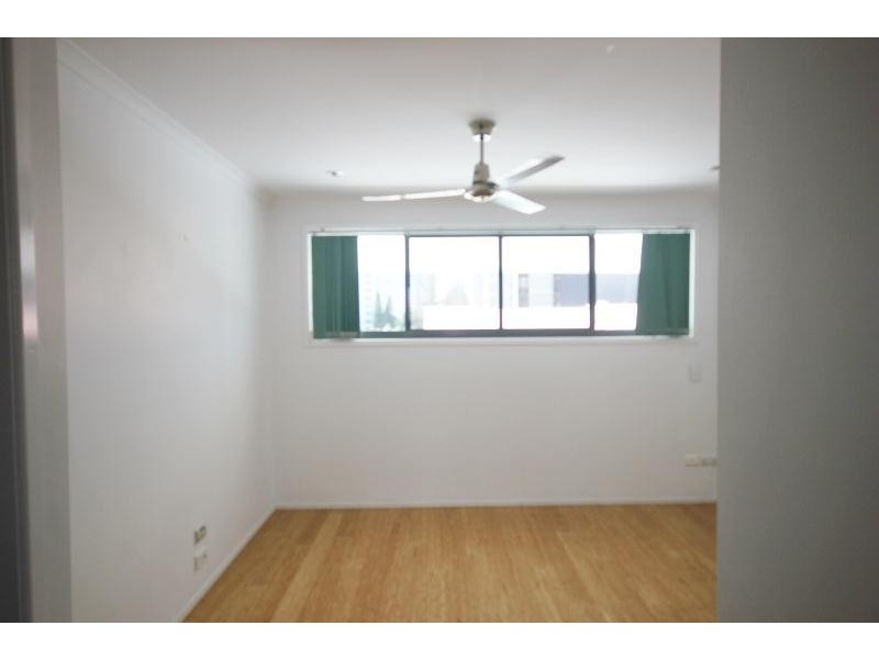 21 Woodroffe Avenue, Main Beach QLD 4217