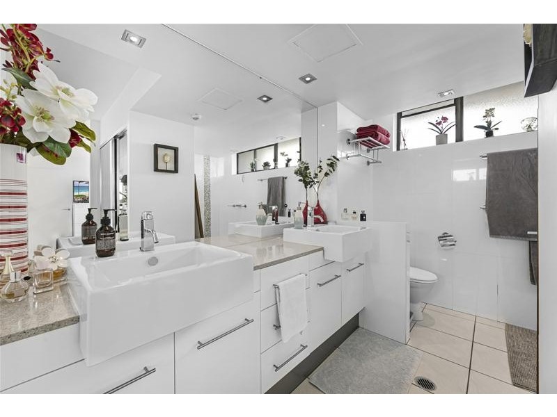 ‘Royal Surfrider’ Main Beach Parade, Main Beach QLD 4217