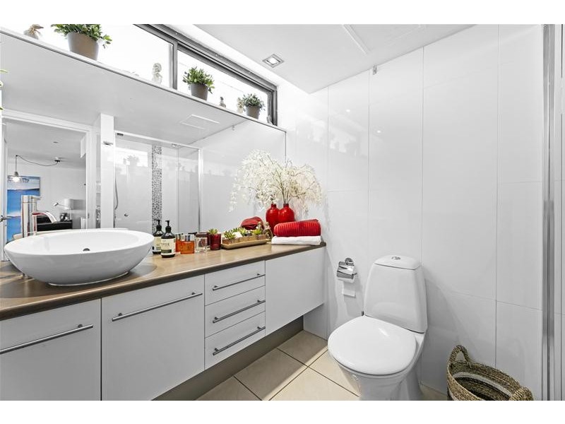 ‘Royal Surfrider’ Main Beach Parade, Main Beach QLD 4217