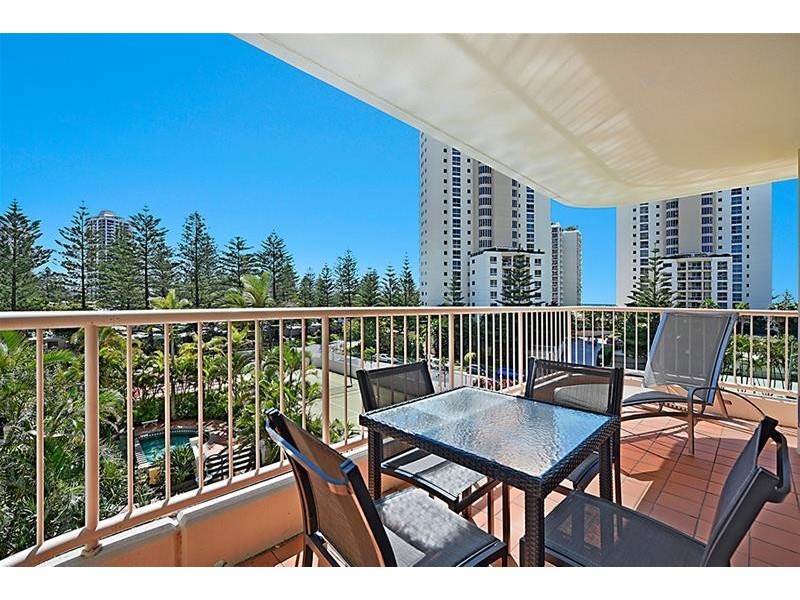 1 Peak Avenue ‘PARK LANE’, Main Beach QLD 4217