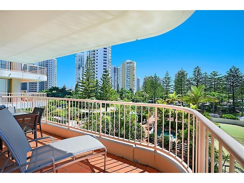 1 Peak Avenue ‘PARK LANE’, Main Beach QLD 4217