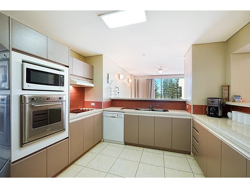 1 Peak Avenue ‘PARK LANE’, Main Beach QLD 4217