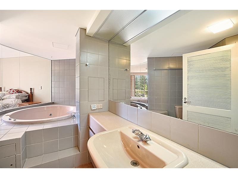 1 Peak Avenue ‘PARK LANE’, Main Beach QLD 4217