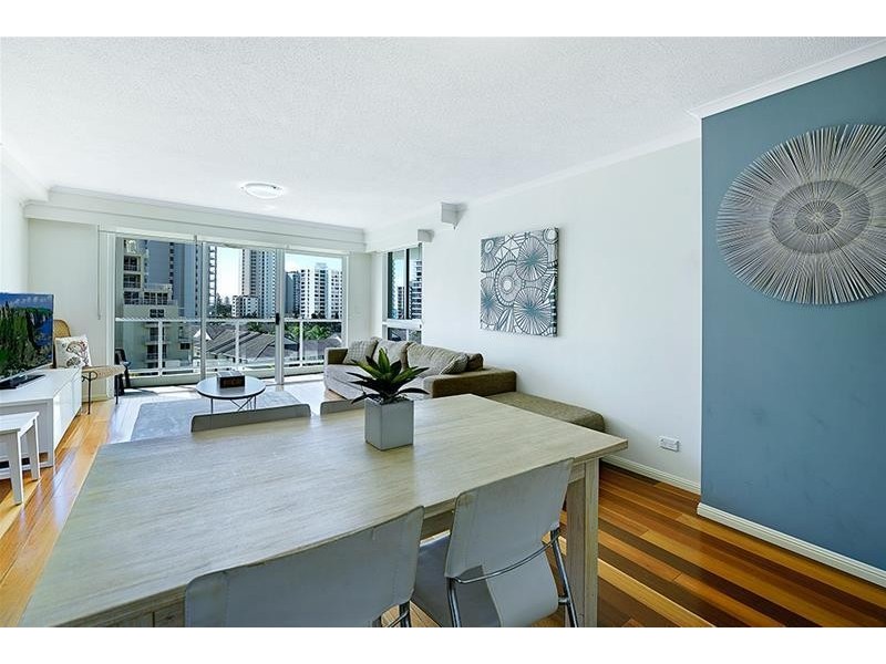 ‘THE CREST’ 15 _Breaker Street, Main Beach QLD 4217