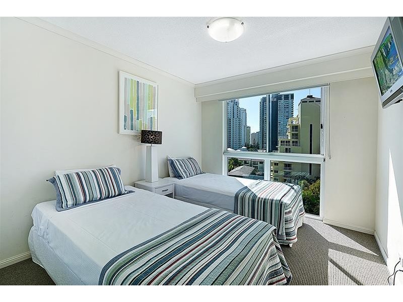 ‘THE CREST’ 15 _Breaker Street, Main Beach QLD 4217