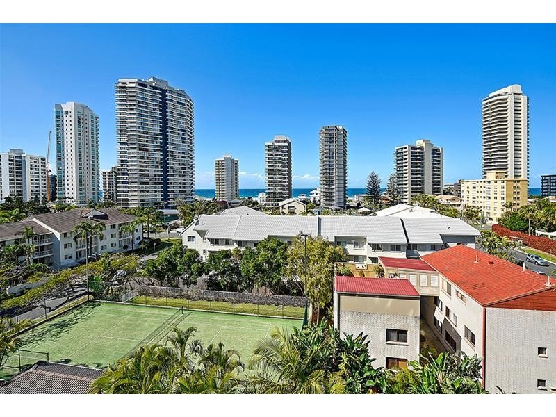 ‘THE CREST’ 15 _Breaker Street, Main Beach QLD 4217