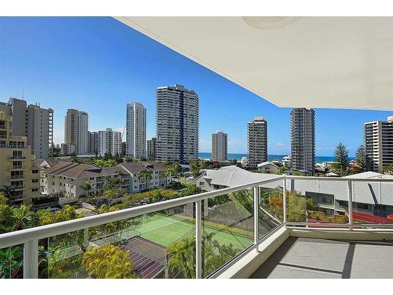 ‘THE CREST’ 15 _Breaker Street, Main Beach QLD 4217