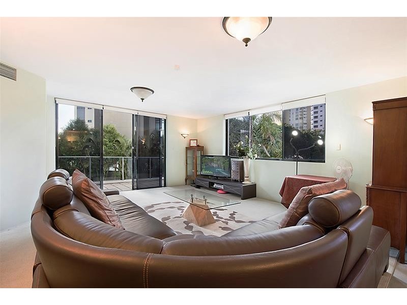 ‘CALAIS’ 19 Peak Avenue, Main Beach QLD 4217