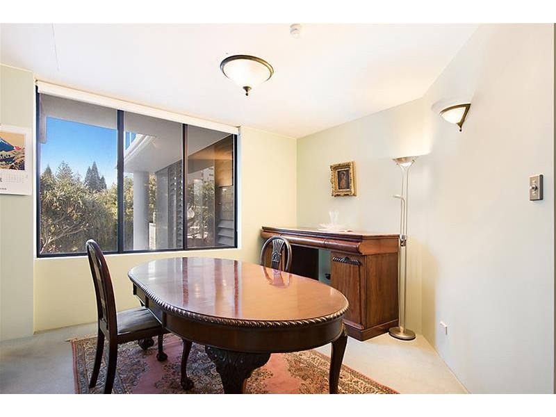 ‘CALAIS’ 19 Peak Avenue, Main Beach QLD 4217