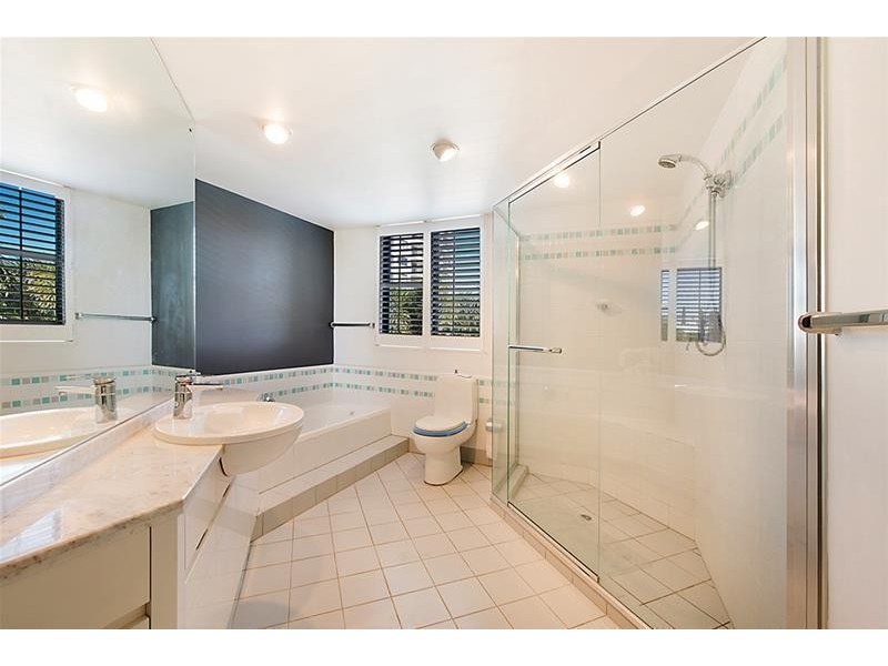 ‘CALAIS’ 19 Peak Avenue, Main Beach QLD 4217