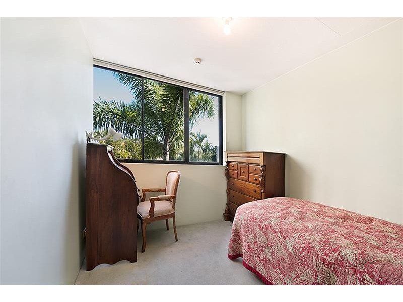 ‘CALAIS’ 19 Peak Avenue, Main Beach QLD 4217