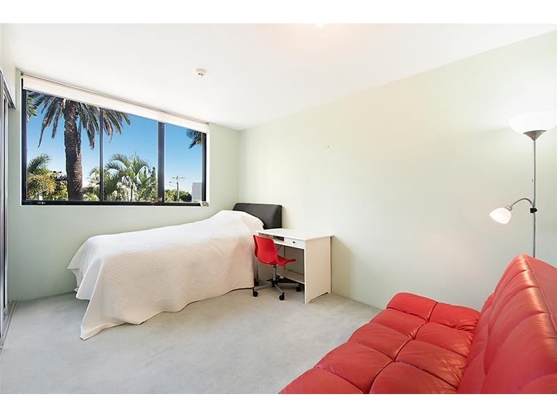 ‘CALAIS’ 19 Peak Avenue, Main Beach QLD 4217