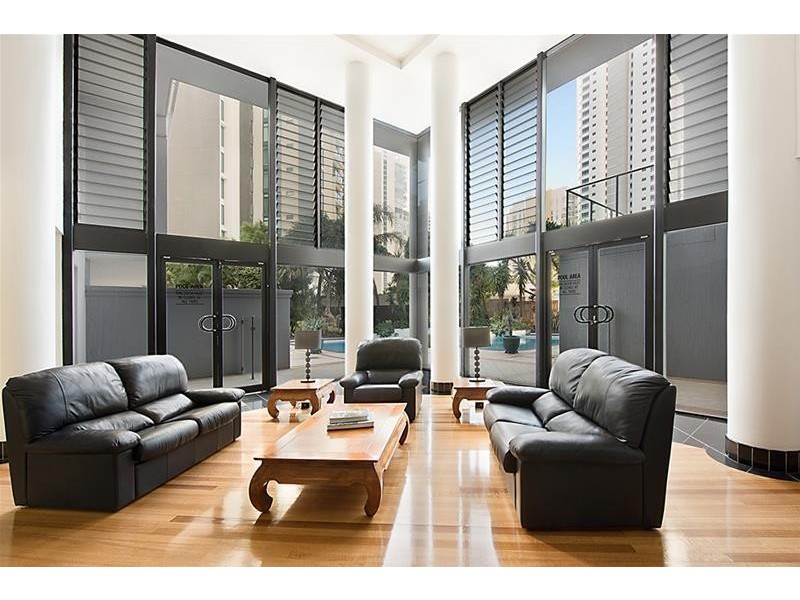 ‘CALAIS’ 19 Peak Avenue, Main Beach QLD 4217