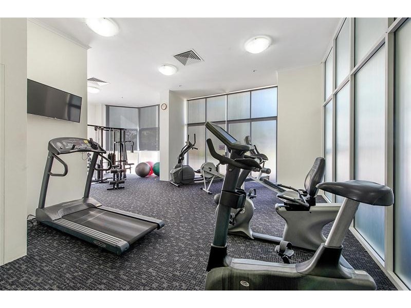 ‘OSCAR ON MAIN’ 1  Hughes Avenue, Main Beach QLD 4217