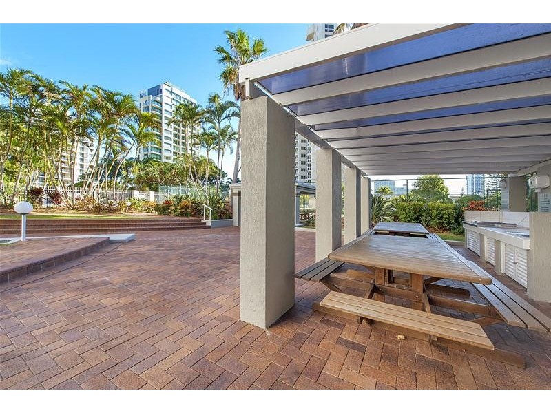 ‘OSCAR ON MAIN’ 1  Hughes Avenue, Main Beach QLD 4217