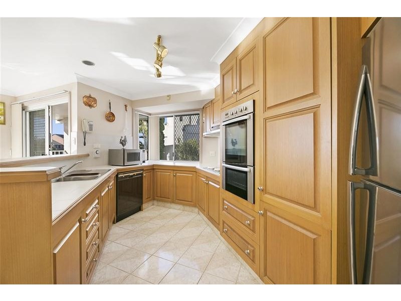 6 Montrose Court, Benowa Waters QLD 4217