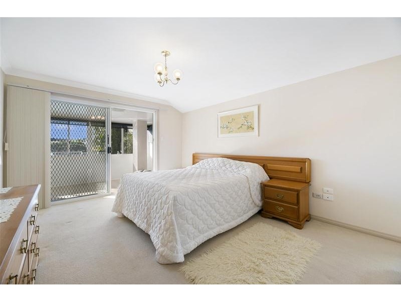 6 Montrose Court, Benowa Waters QLD 4217