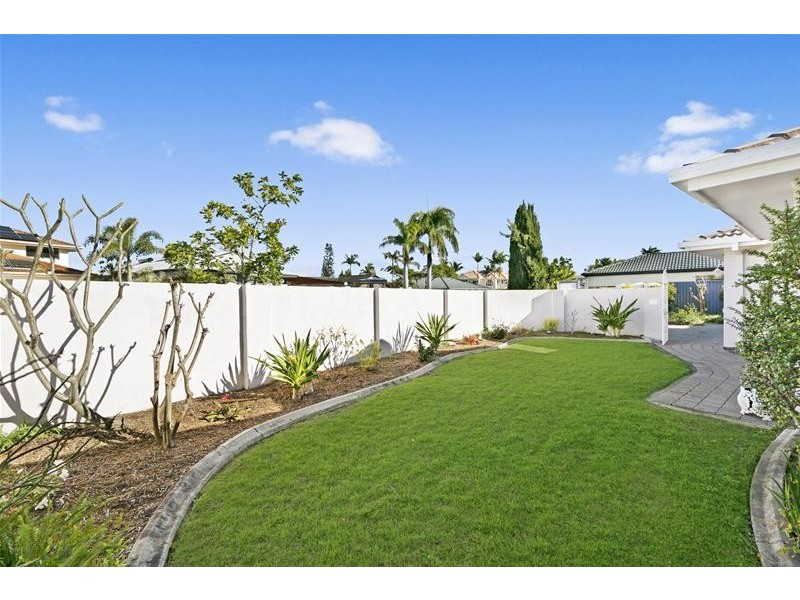 6 Montrose Court, Benowa Waters QLD 4217