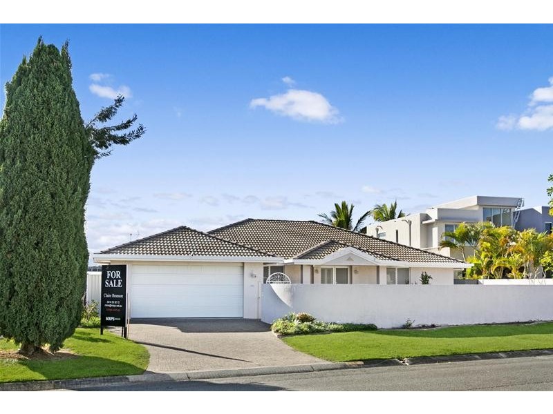 6 Montrose Court, Benowa Waters QLD 4217
